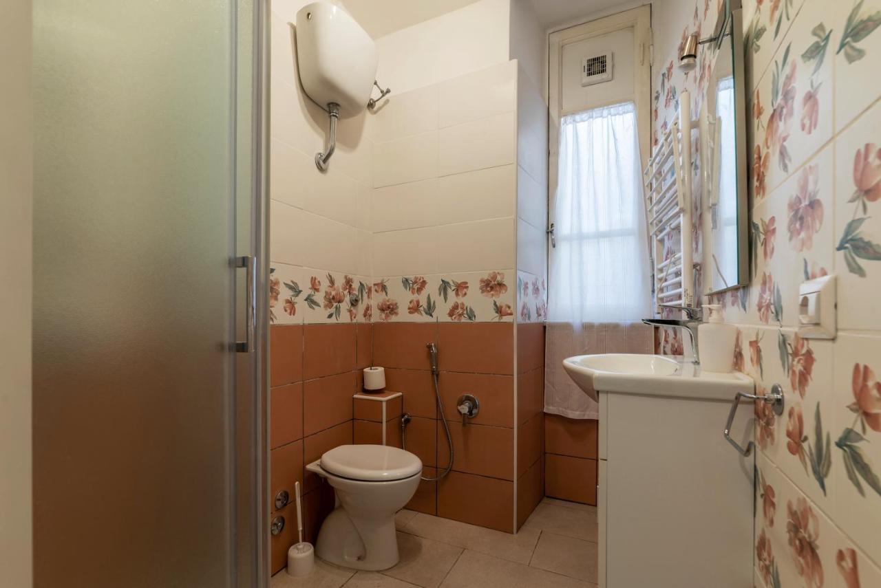 Residence Borgognoni Apartments Рим Екстер'єр фото