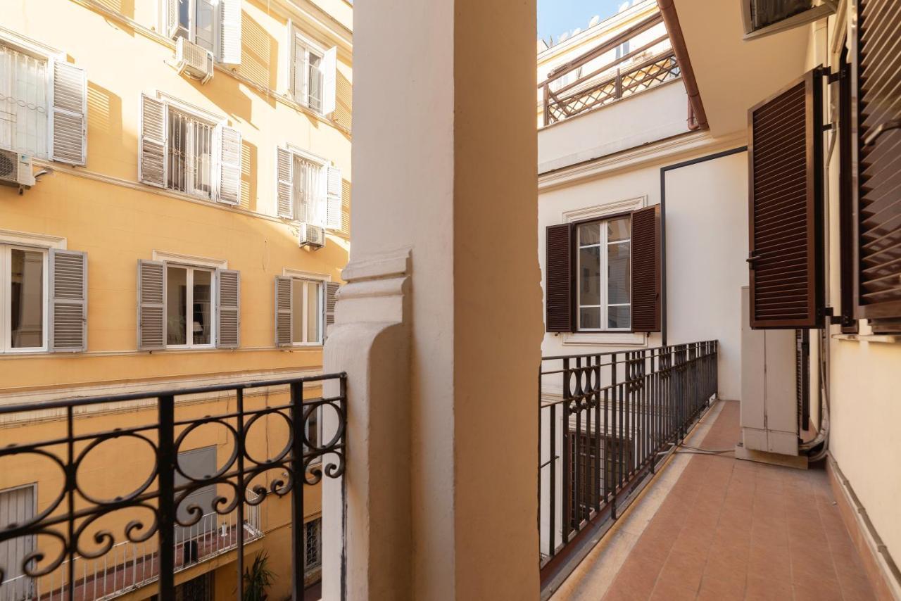 Residence Borgognoni Apartments Рим Екстер'єр фото