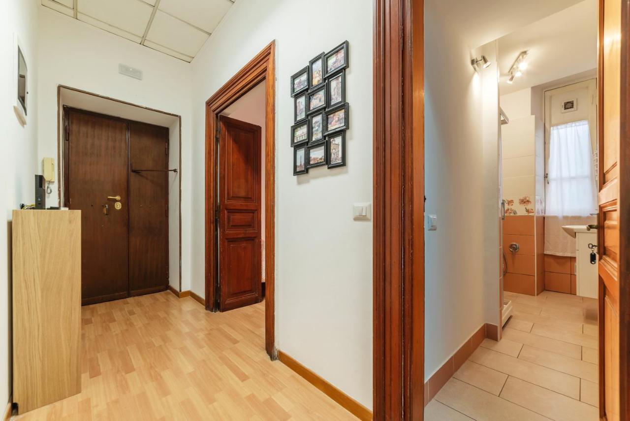 Residence Borgognoni Apartments Рим Екстер'єр фото