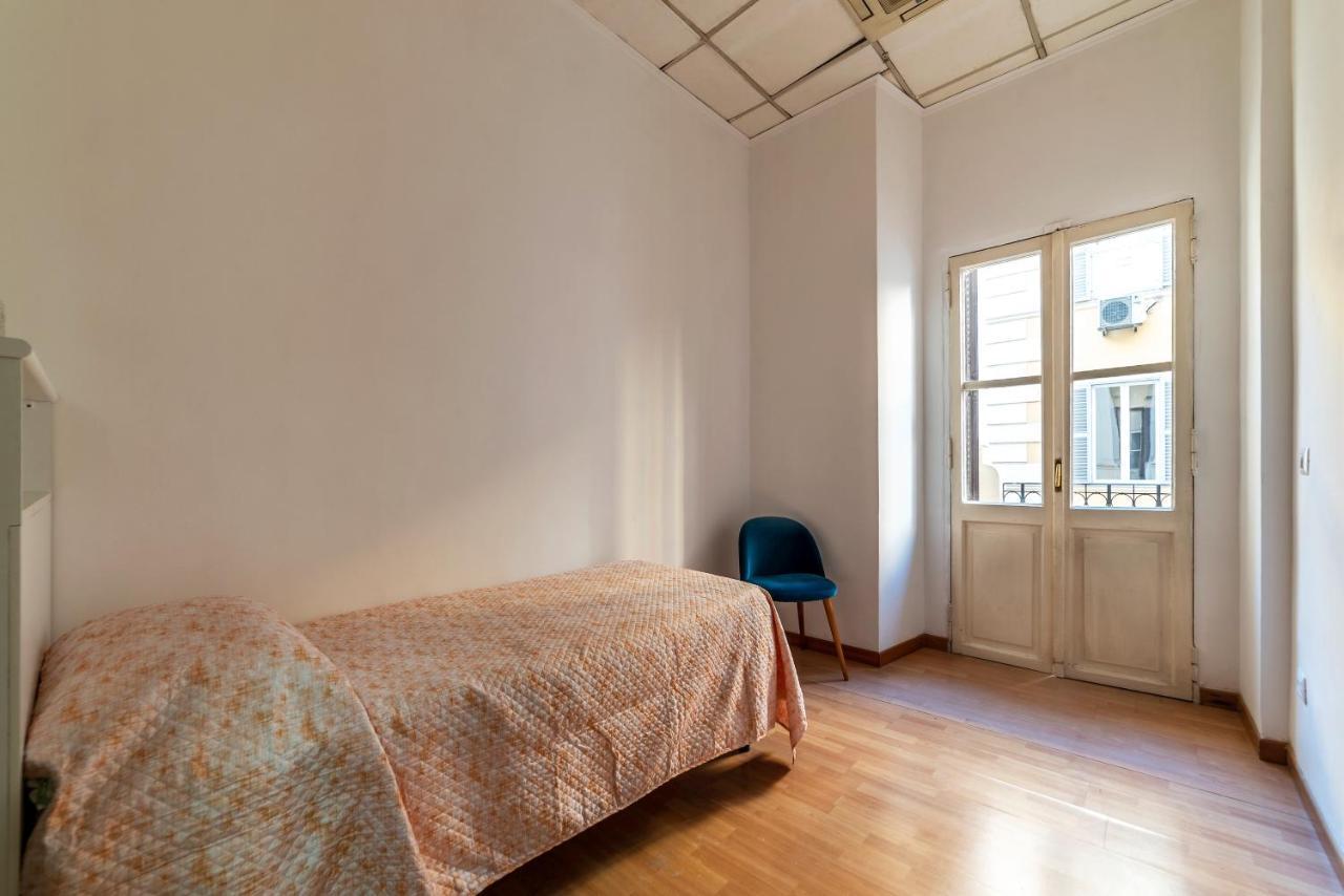 Residence Borgognoni Apartments Рим Екстер'єр фото