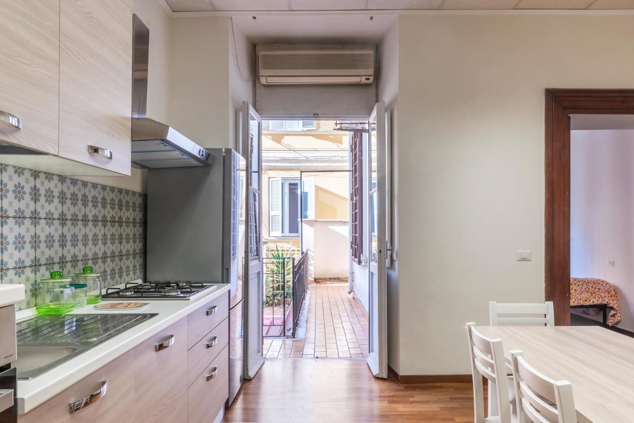 Residence Borgognoni Apartments Рим Екстер'єр фото