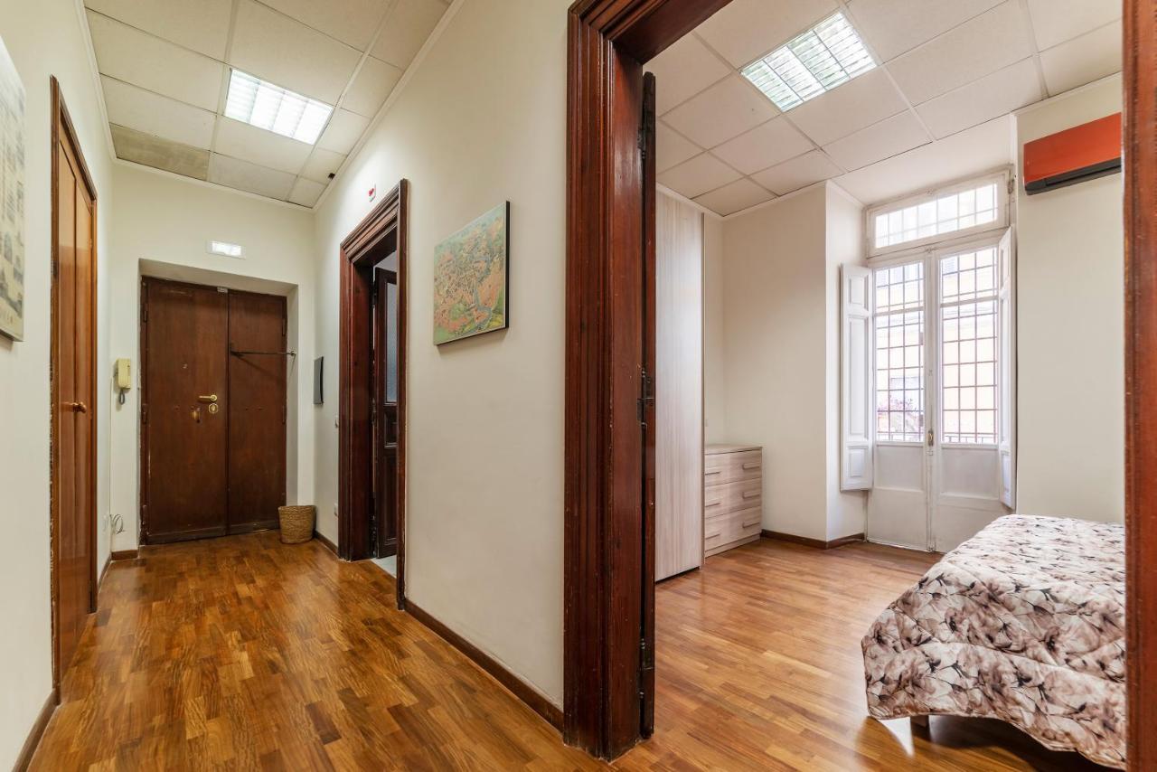 Residence Borgognoni Apartments Рим Екстер'єр фото