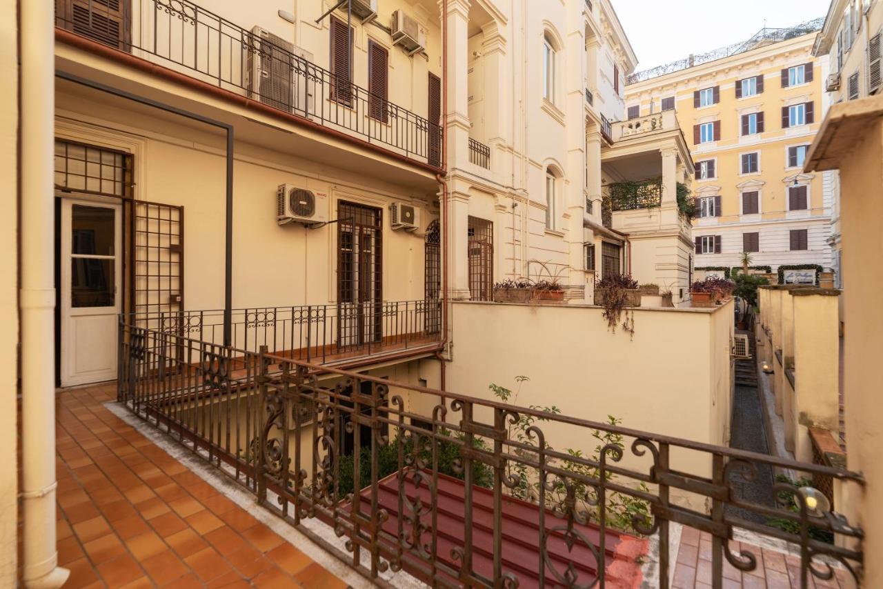 Residence Borgognoni Apartments Рим Екстер'єр фото