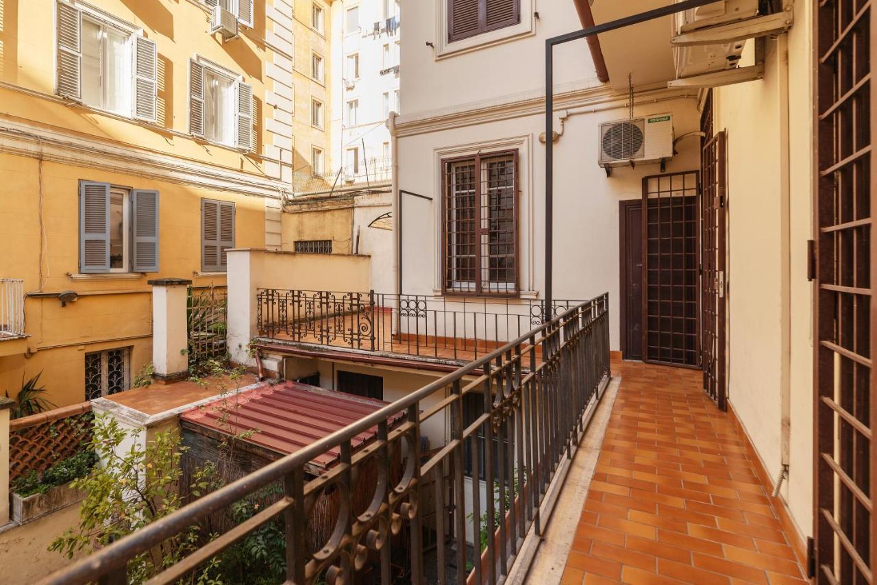 Residence Borgognoni Apartments Рим Екстер'єр фото