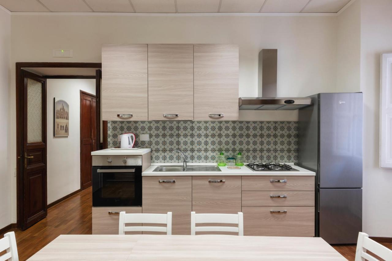Residence Borgognoni Apartments Рим Екстер'єр фото