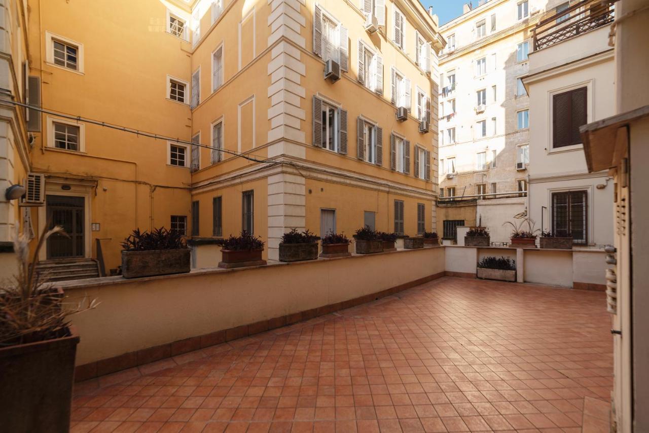 Residence Borgognoni Apartments Рим Екстер'єр фото